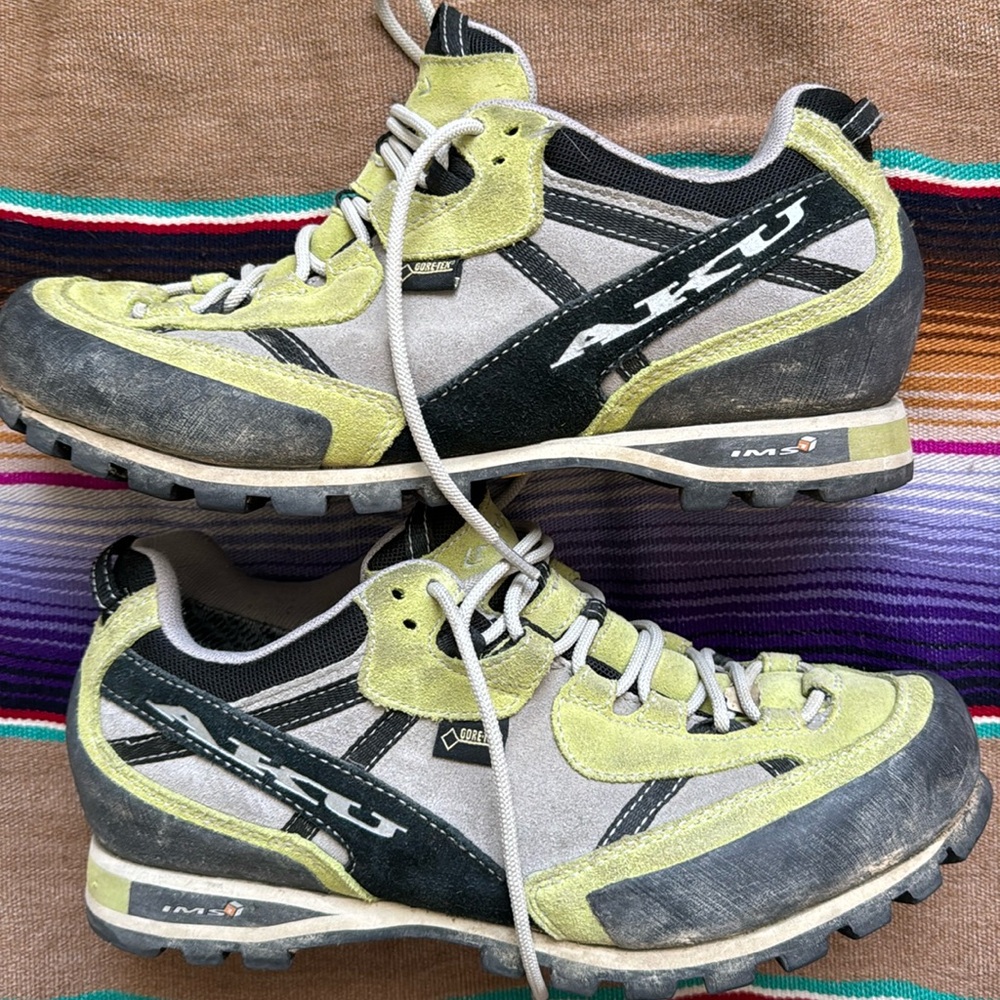 AKU approach shoes mens 8